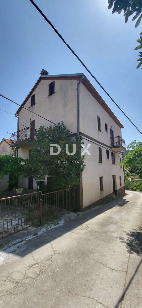 OTOK UGLJAN, KALI - Prostorna hiša 180 m od morja s štirimi nadstropji in tremi parkirnimi mesti!