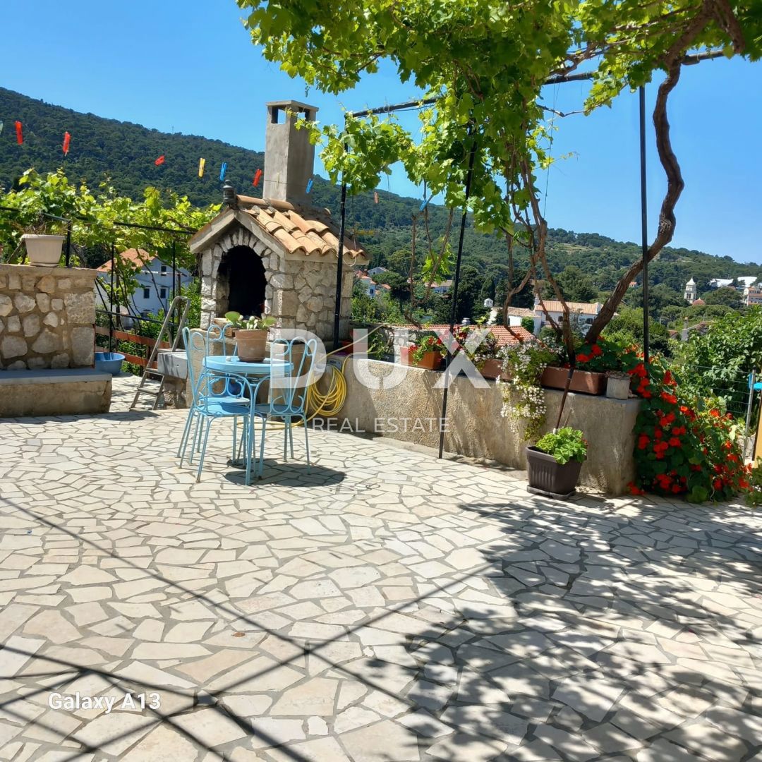 VELI LOŠINJ - Odlična priložnost!! Kamnita hiša z dvema apartmajema in pogledom na morje