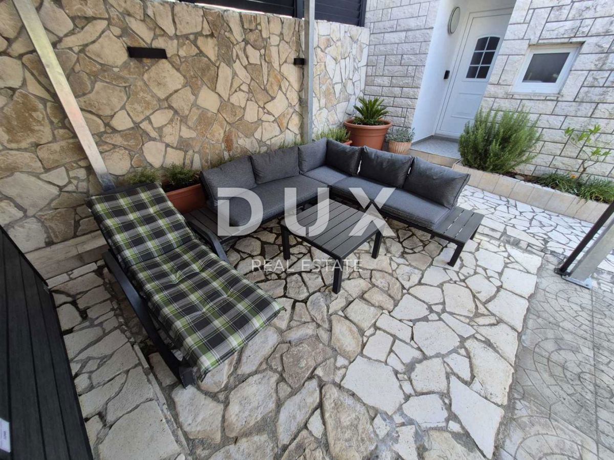 CRIKVENICA, DRAMALJ - hiša 115 m2 z dvema apartmajema v bližini morja, znižana cena, priložnost!!!
