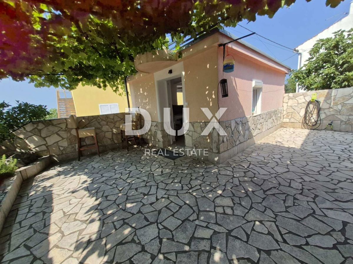 CRIKVENICA, DRAMALJ - hiša 115 m2 z dvema apartmajema v bližini morja, znižana cena, priložnost!!!