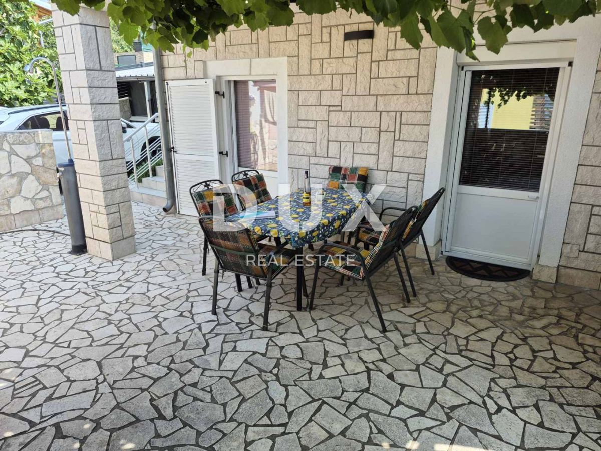 CRIKVENICA, DRAMALJ - hiša 115 m2 z dvema apartmajema v bližini morja, znižana cena, priložnost!!!