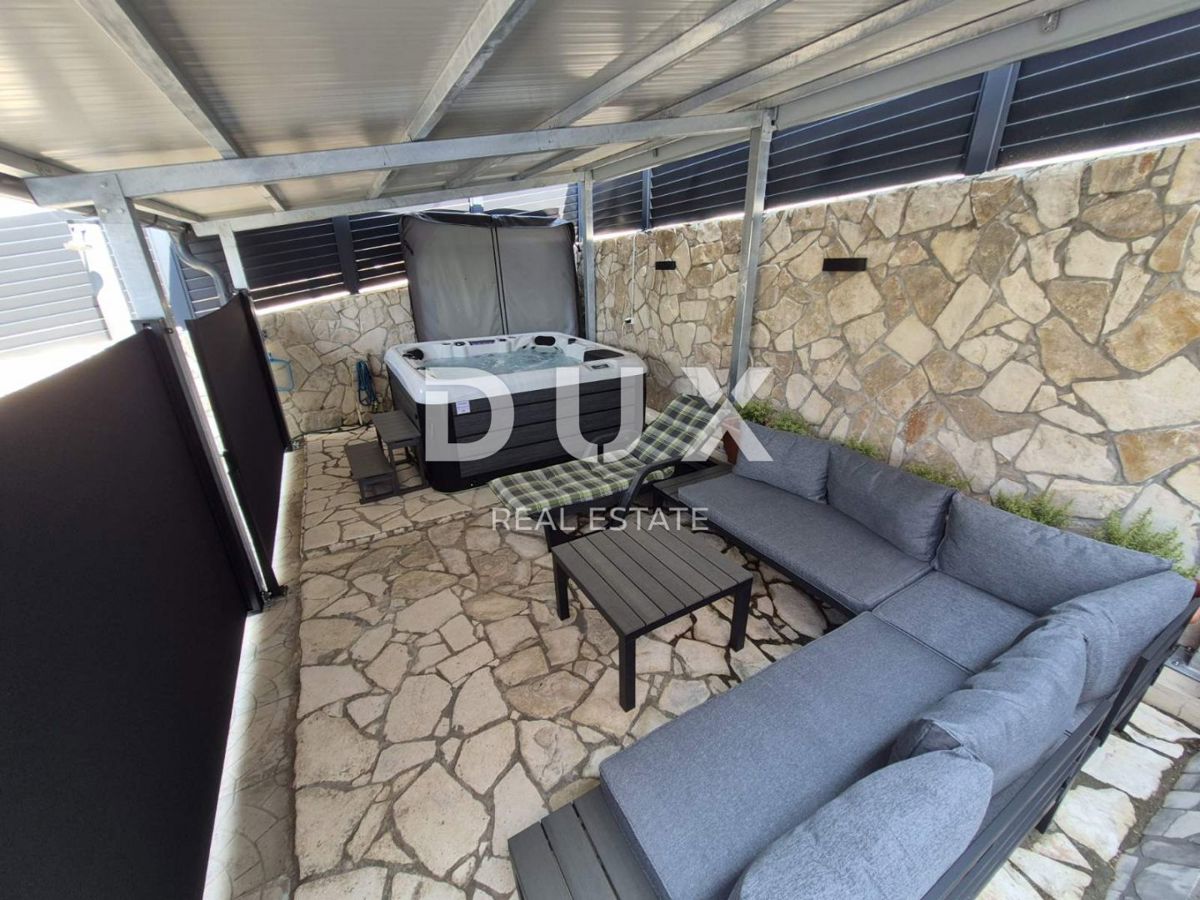 CRIKVENICA, DRAMALJ - hiša 115 m2 z dvema apartmajema v bližini morja, znižana cena, priložnost!!!