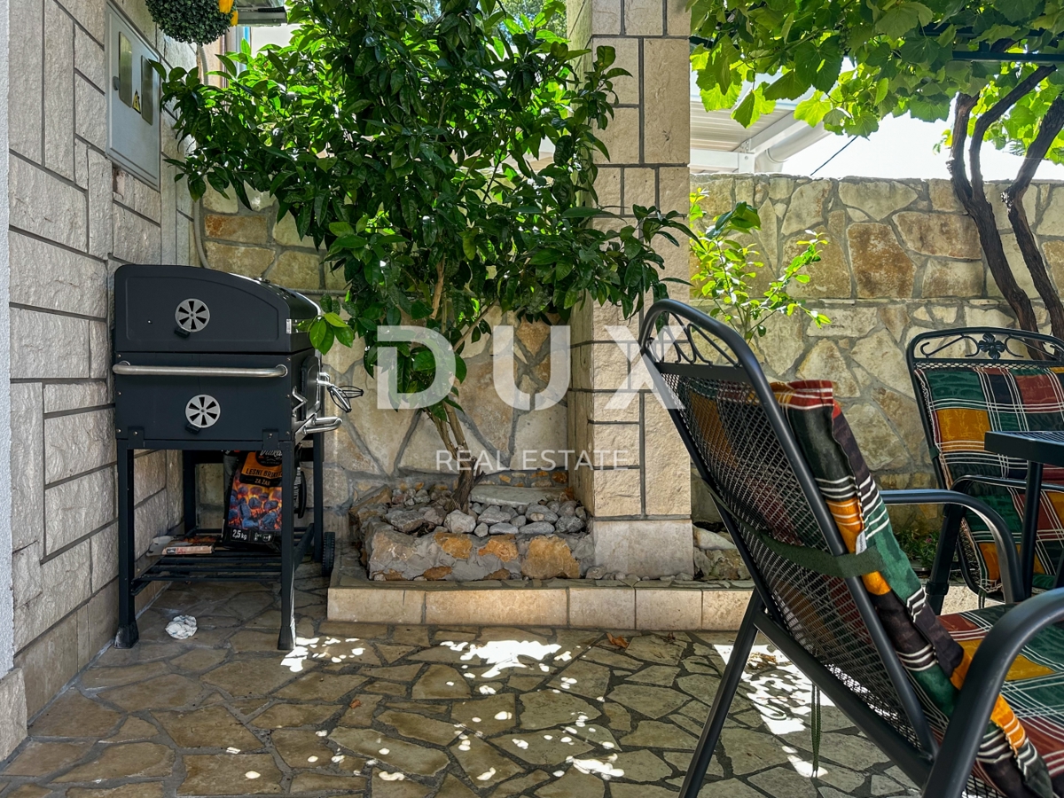 CRIKVENICA, DRAMALJ - hiša 115 m2 z dvema apartmajema v bližini morja, znižana cena, priložnost!!!