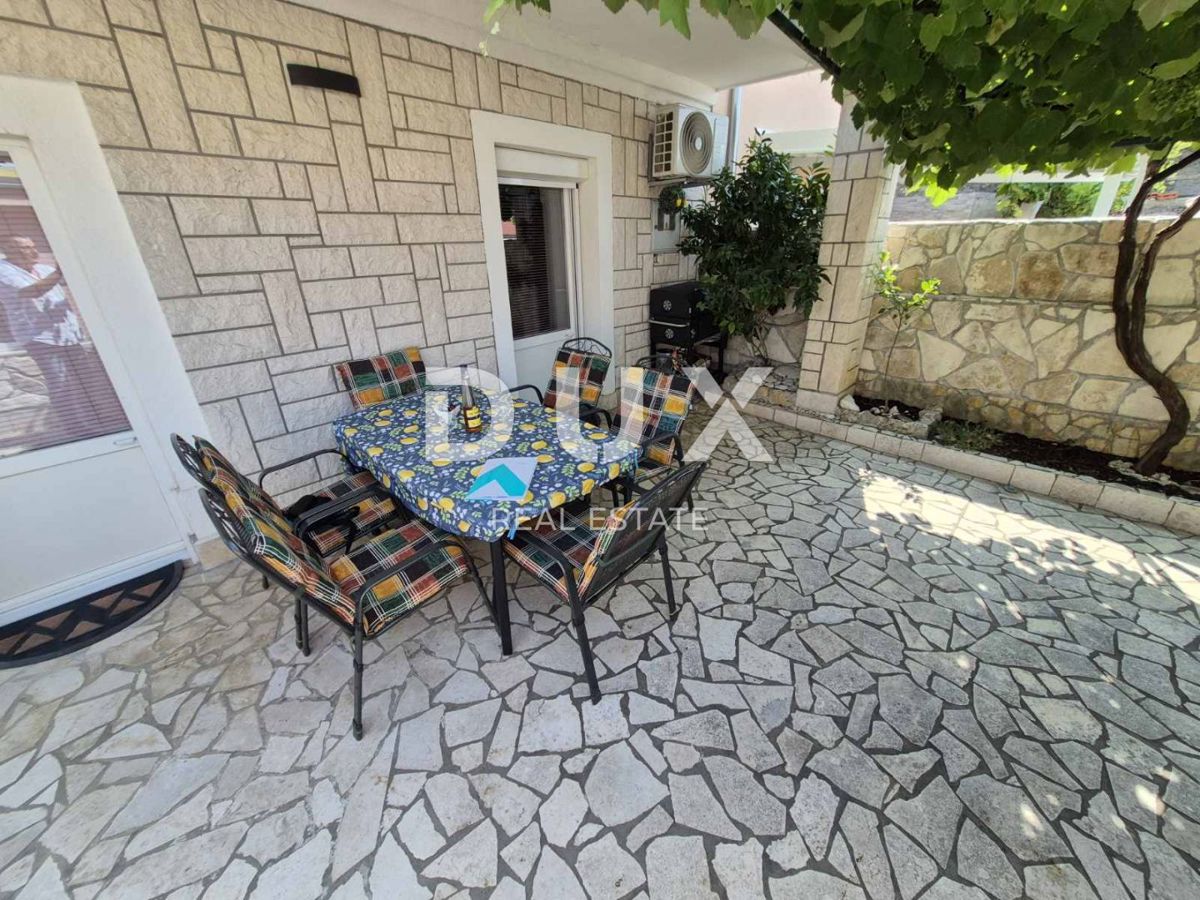 CRIKVENICA, DRAMALJ - hiša 115 m2 z dvema apartmajema v bližini morja, znižana cena, priložnost!!!