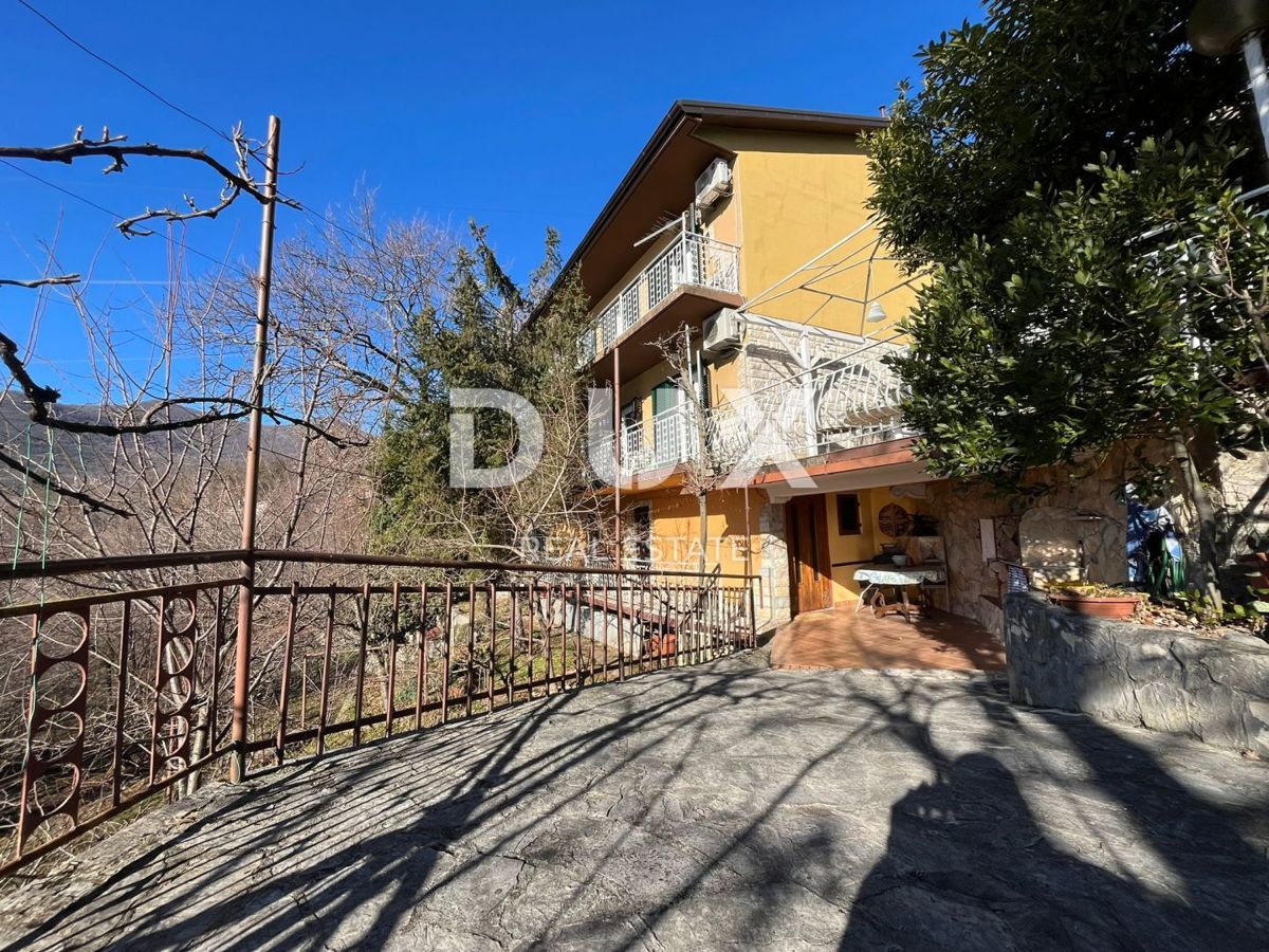 OPATIJA, VEPRINAC - Samostojna hiša z dvema apartmajema in pogledom na morje