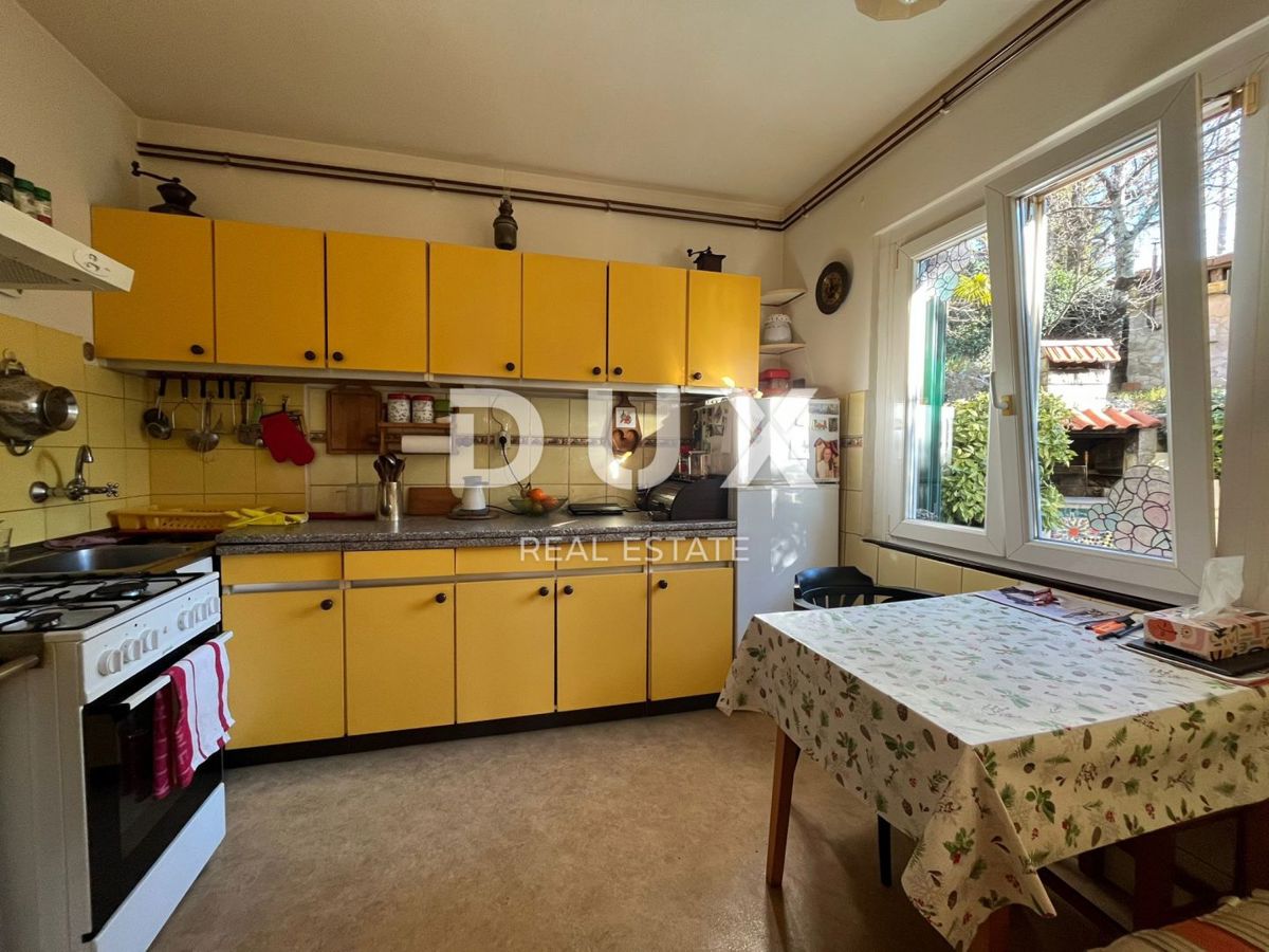 OPATIJA, VEPRINAC - Samostojna hiša z dvema apartmajema in pogledom na morje