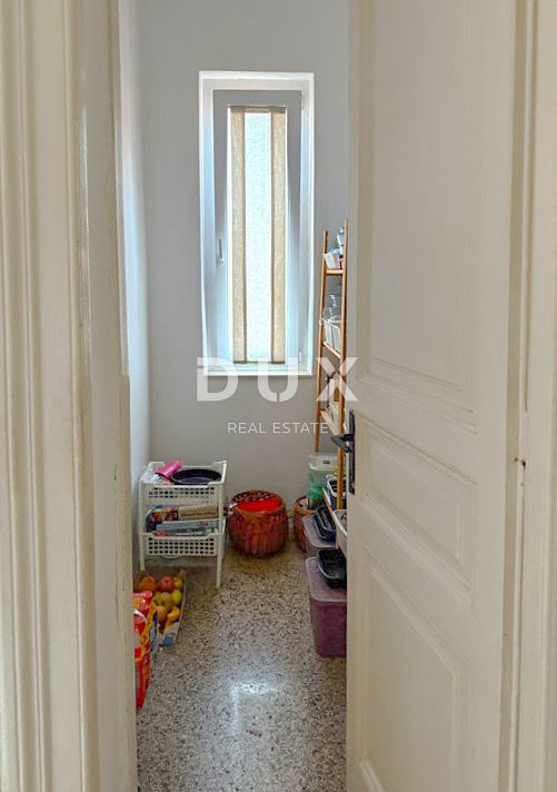 RIJEKA, CENTER - Stanovanje 116m2, prva vrsta do morja!