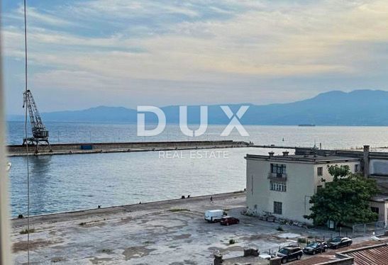 RIJEKA, CENTER - Stanovanje 116m2, prva vrsta do morja!