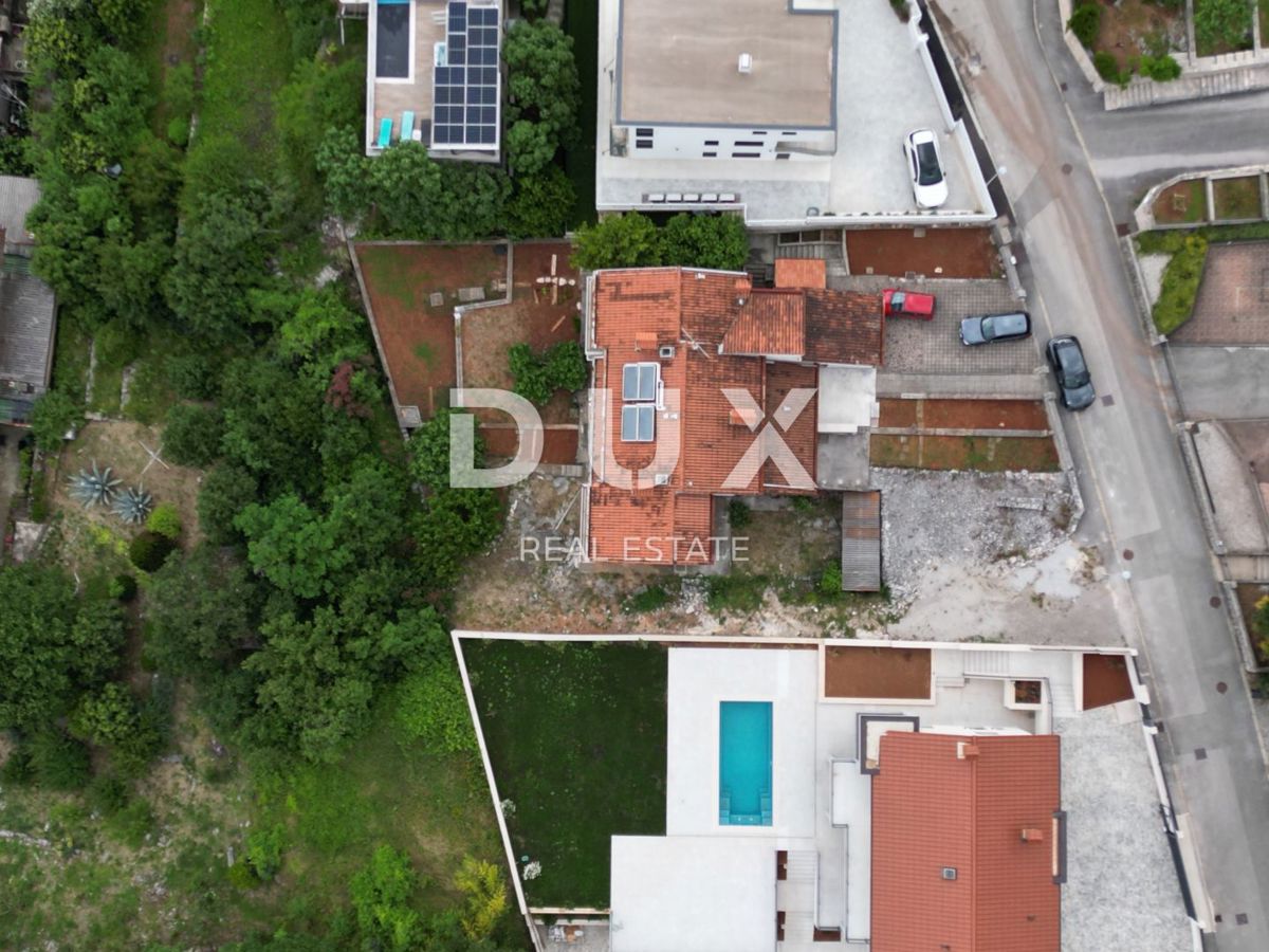 OPATIJA, PAVLOVAC, VOLOSKO - hiša/stavba 600m2 za prenovo s 4 stanovanji in panoramskim pogledom na morje + površina 1000m2