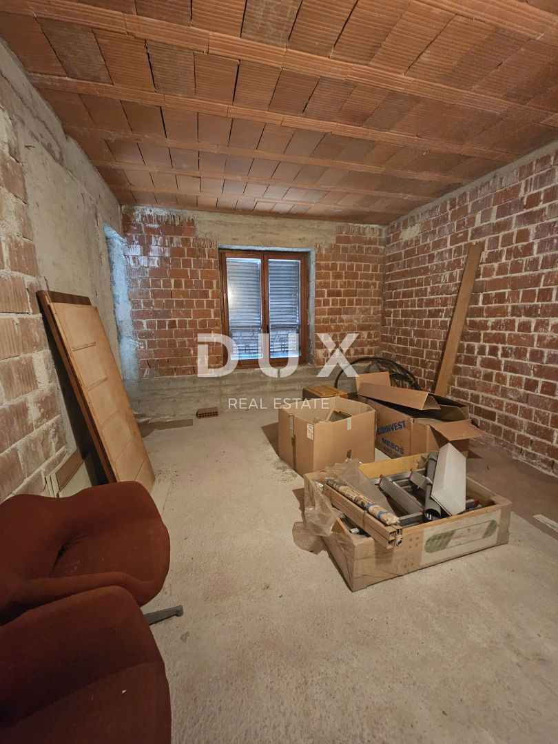 OPATIJA, PAVLOVAC, VOLOSKO - hiša/stavba 600m2 za prenovo s 4 stanovanji in panoramskim pogledom na morje + površina 1000m2