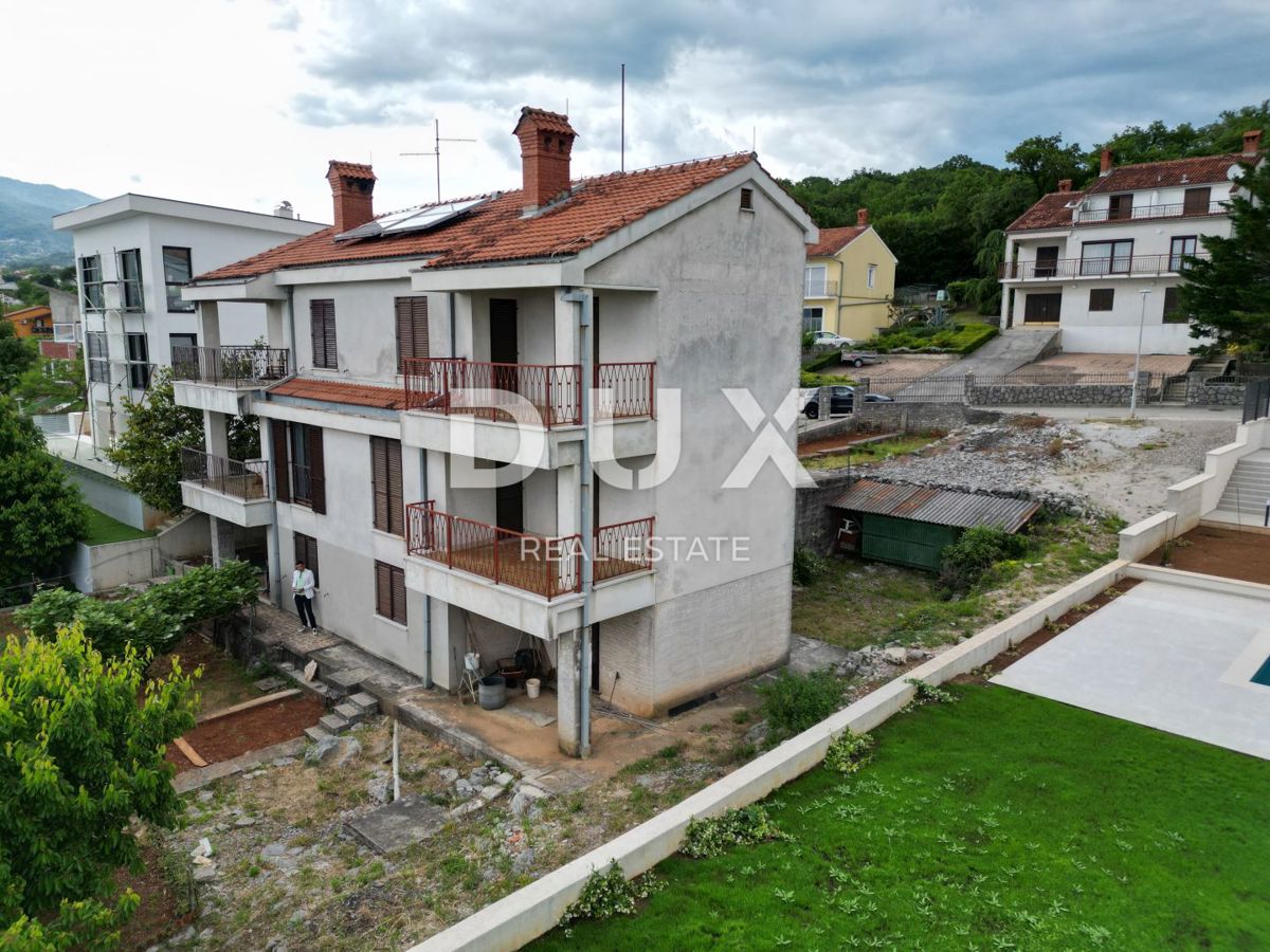 OPATIJA, PAVLOVAC, VOLOSKO - hiša/stavba 600m2 za prenovo s 4 stanovanji in panoramskim pogledom na morje + površina 1000m2