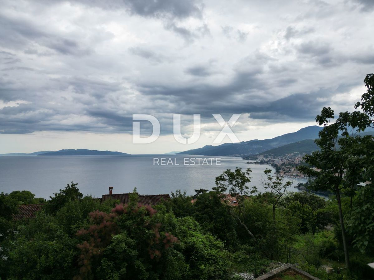 OPATIJA, PAVLOVAC, VOLOSKO - hiša/stavba 600m2 za prenovo s 4 stanovanji in panoramskim pogledom na morje + površina 1000m2