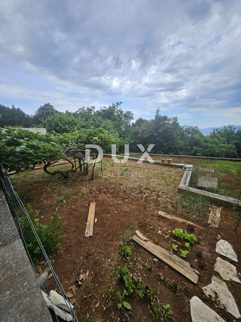 OPATIJA, PAVLOVAC, VOLOSKO - hiša/stavba 600m2 za prenovo s 4 stanovanji in panoramskim pogledom na morje + površina 1000m2