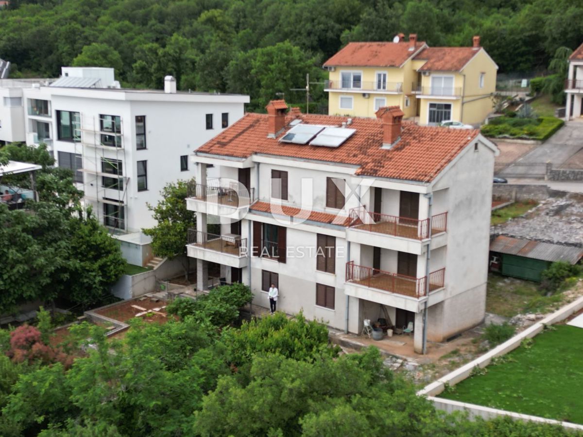 OPATIJA, PAVLOVAC, VOLOSKO - hiša/stavba 600m2 za prenovo s 4 stanovanji in panoramskim pogledom na morje + površina 1000m2