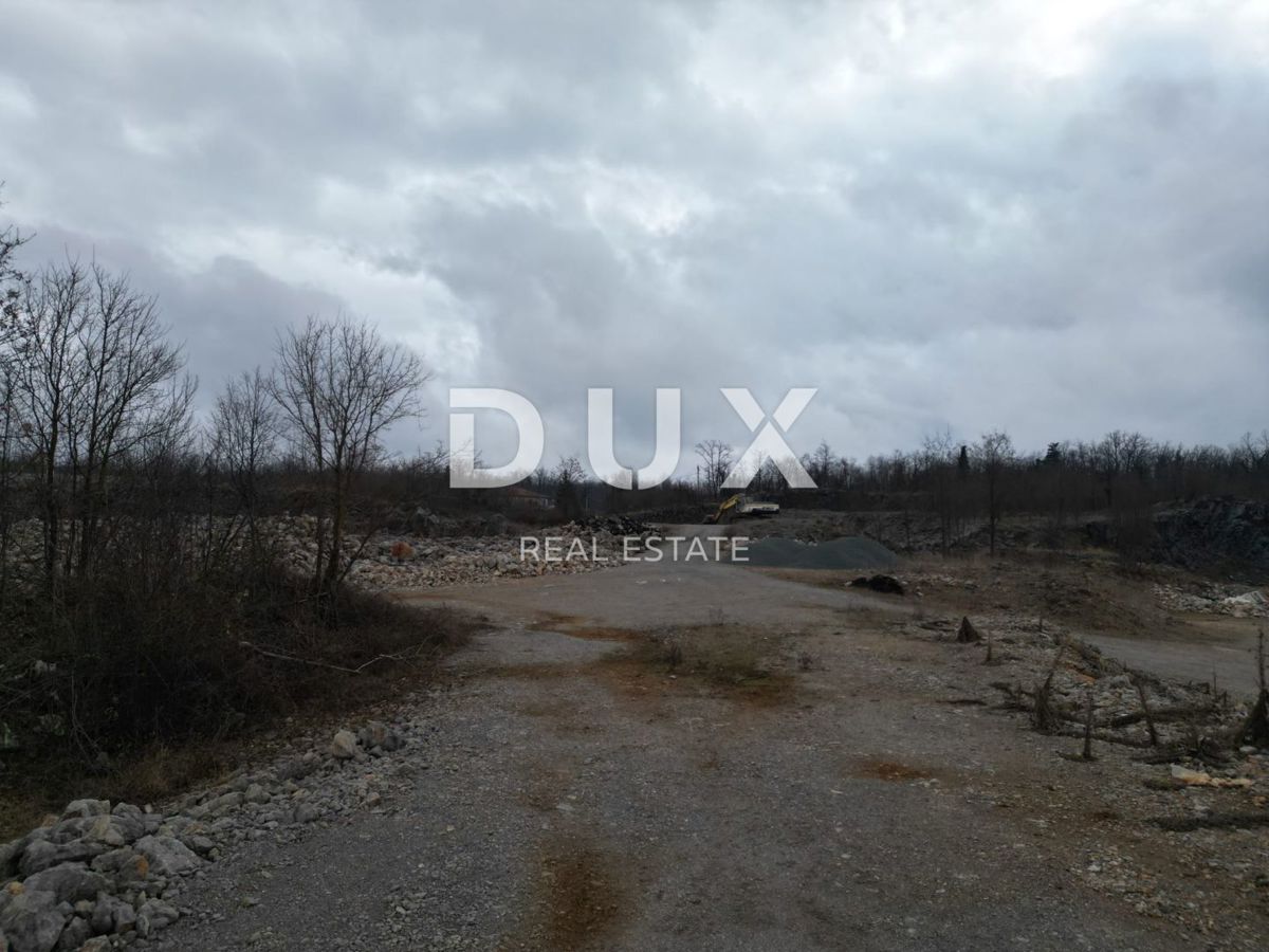 MATULJI, PERMANI - Zazidljivo zemljišče 4000m2 v delovni coni za skladišče/halo, CONA M