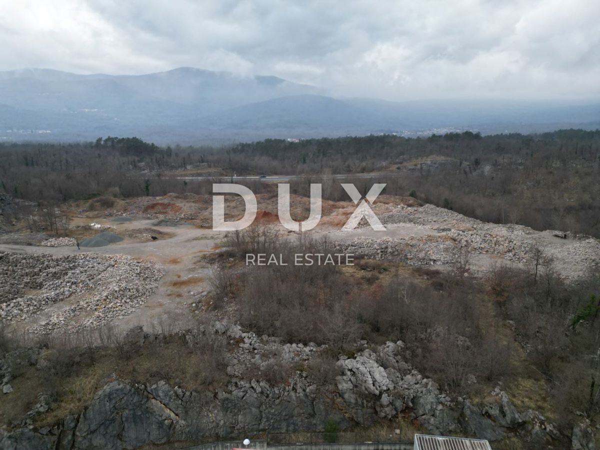 MATULJI, PERMANI - Zazidljivo zemljišče 4000m2 v delovni coni za skladišče/halo, CONA M