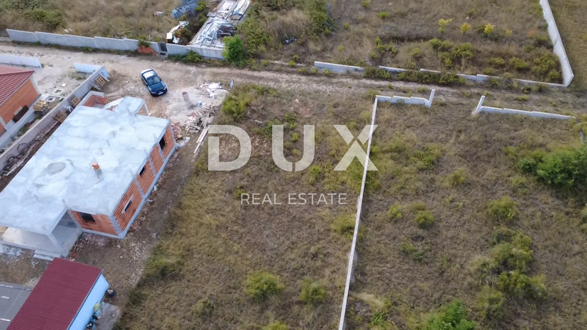 ZADAR, MURVICA - Gradbeno zemljišče 640 m² - Obdano z zidom!