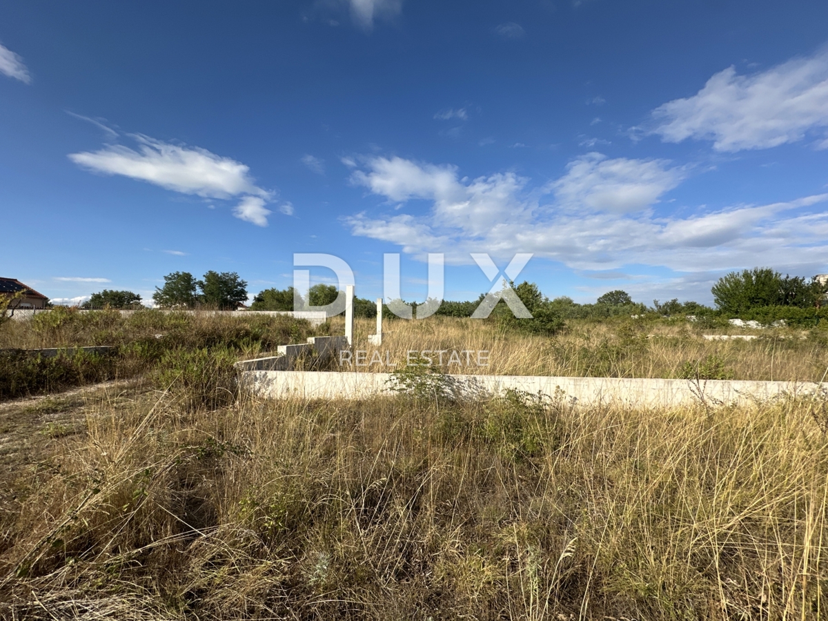 ZADAR, MURVICA - Gradbeno zemljišče 640 m² - Obdano z zidom!