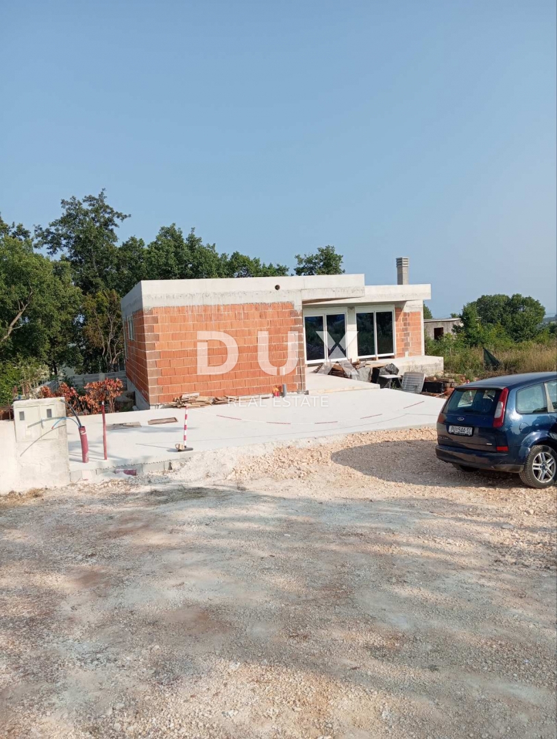 ISTRA, MARČANA - Moderna družinska hiša z bazenom v nedokončani fazi