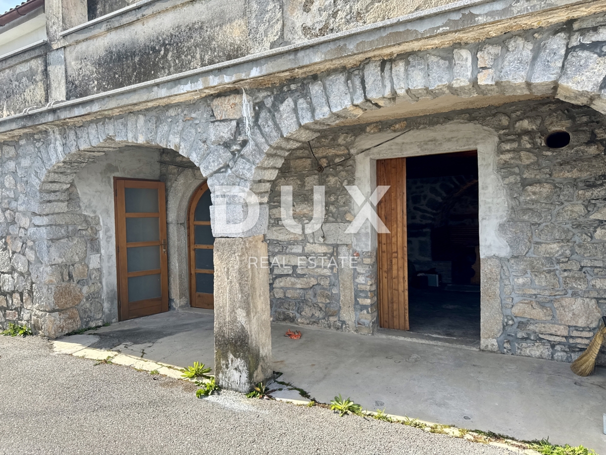 OPATIJA, MATULJI - polpritlična hiša s pogledom na morje z odličnim potencialom za bivanje in investicijo v Kvarnerju