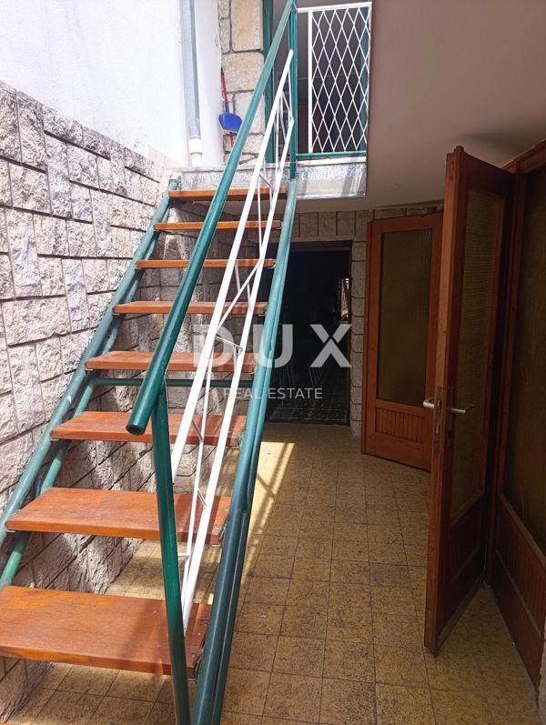CRIKVENICA, SELCE - polpritlična hiša 260 m od morja