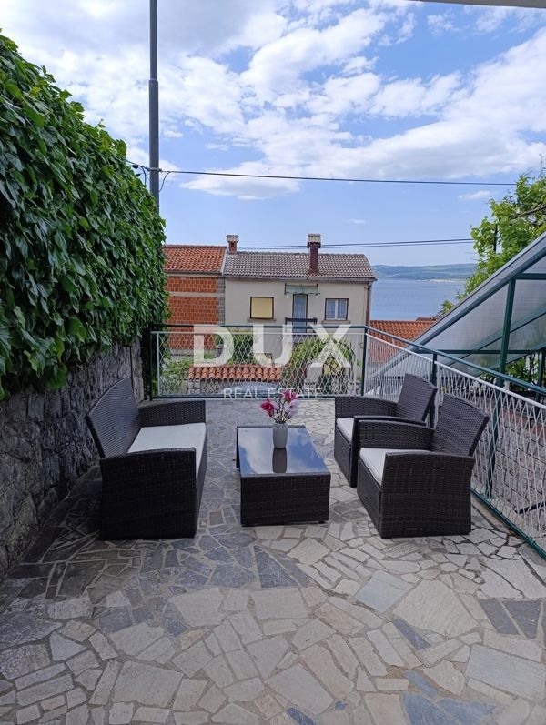 CRIKVENICA, SELCE - polpritlična hiša 260 m od morja