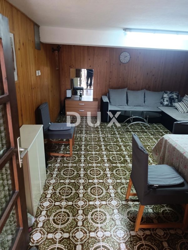 CRIKVENICA, SELCE - polpritlična hiša 260 m od morja