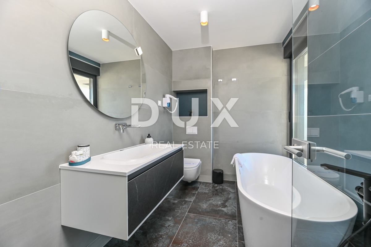OTOK PAG, NOVALJA - Vila s 5 spalnicami, bazenom in savno, 176,5 m2