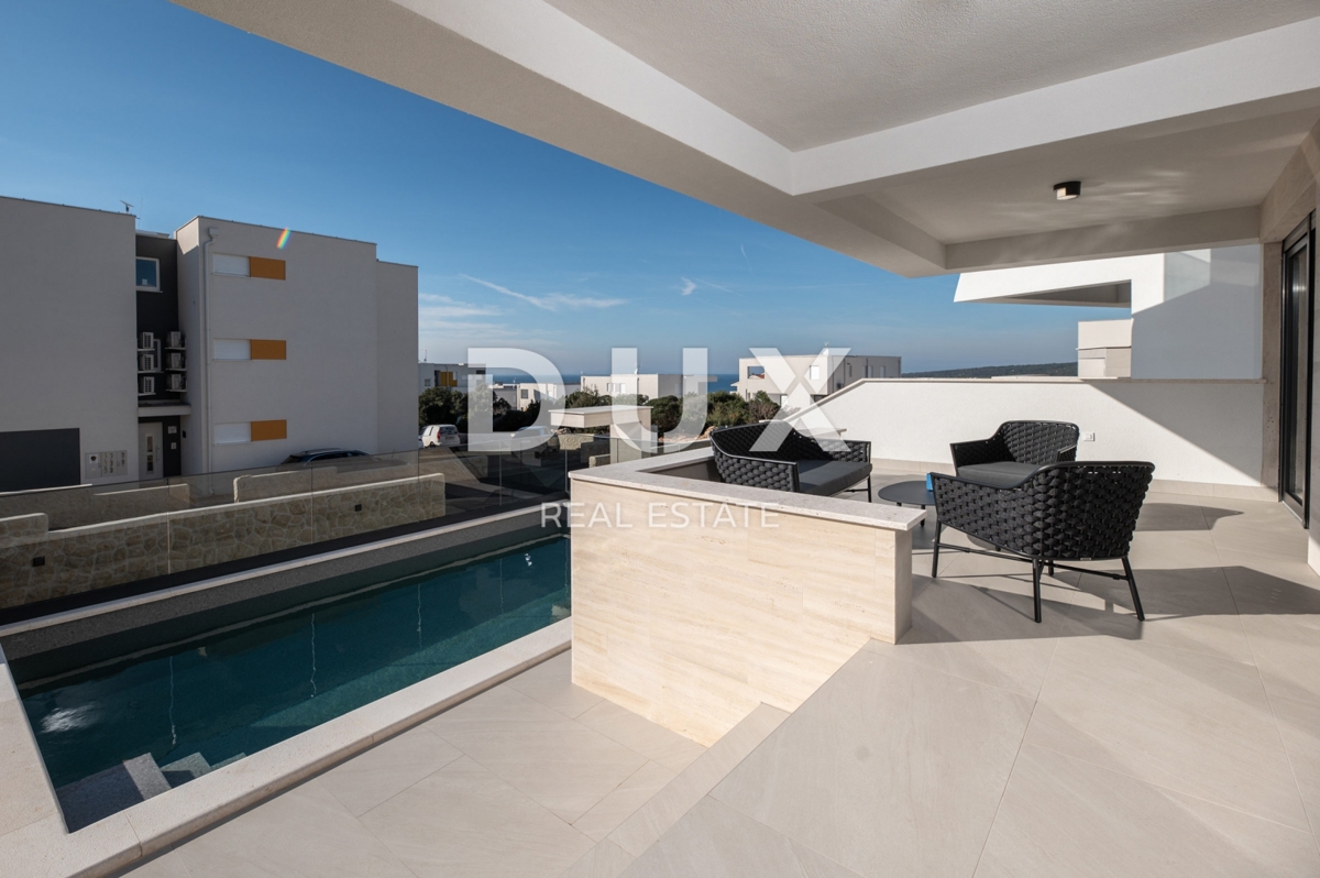 OTOK PAG, NOVALJA - Vila s 5 spalnicami, bazenom in savno, 176,5 m2