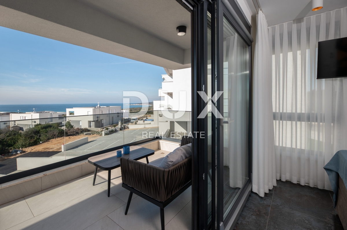 OTOK PAG, NOVALJA - Vila s 5 spalnicami, bazenom in savno, 176,5 m2