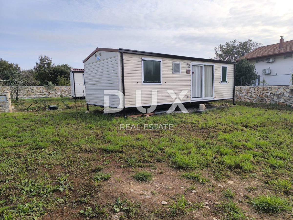 ISTRA, PEROJ - Dve mobilni hišici na 1000 m2 - V BLIŽINI PLAŽE!!