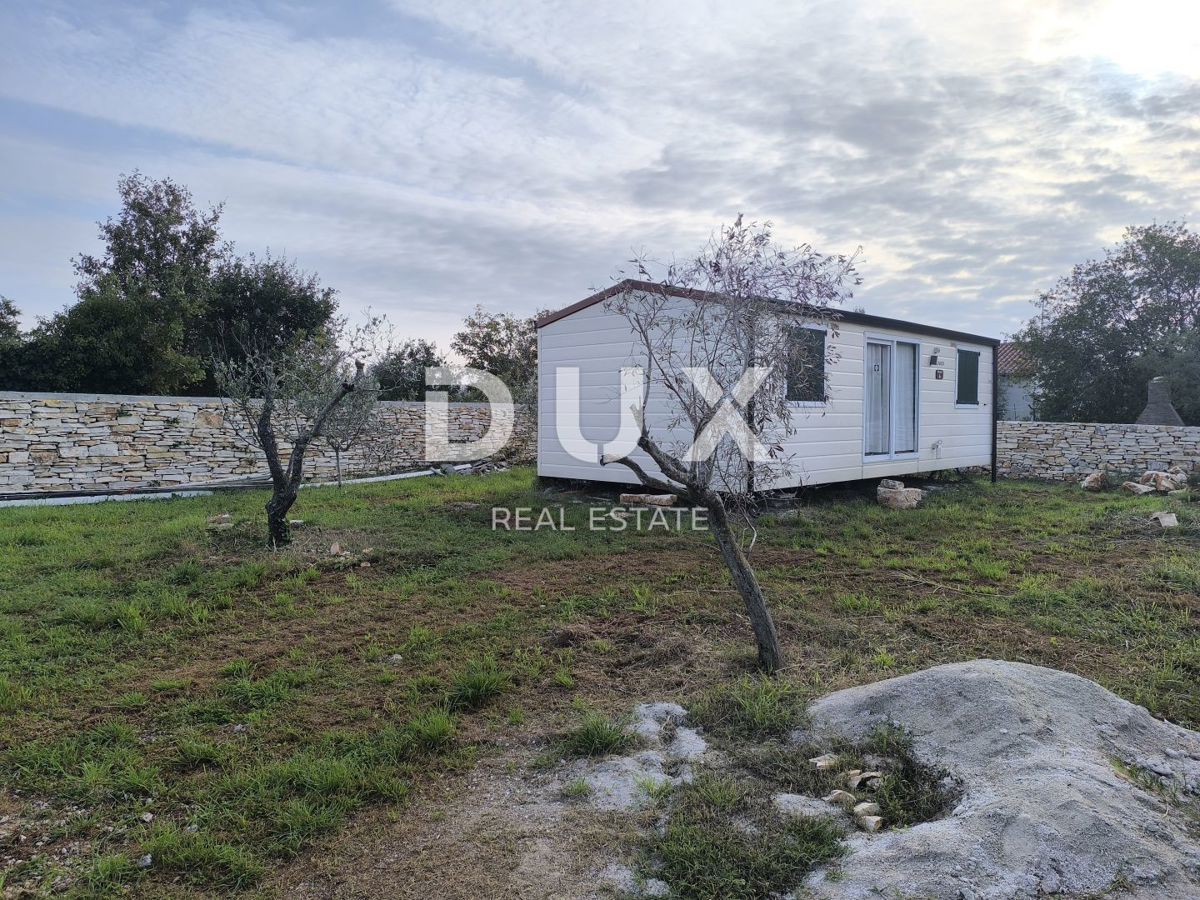 ISTRA, PEROJ - Dve mobilni hišici na 1000 m2 - V BLIŽINI PLAŽE!!