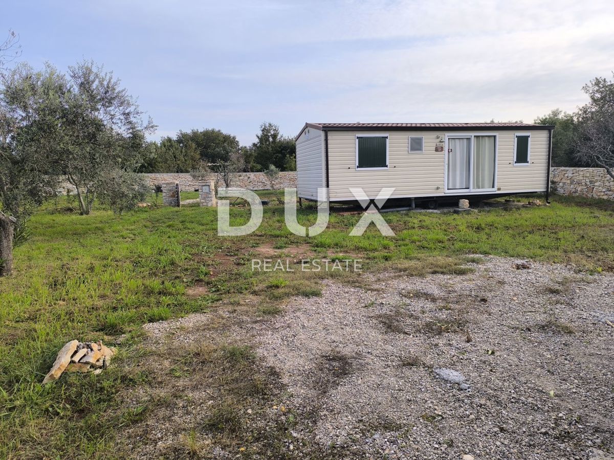 ISTRA, PEROJ - Dve mobilni hišici na 1000 m2 - V BLIŽINI PLAŽE!!