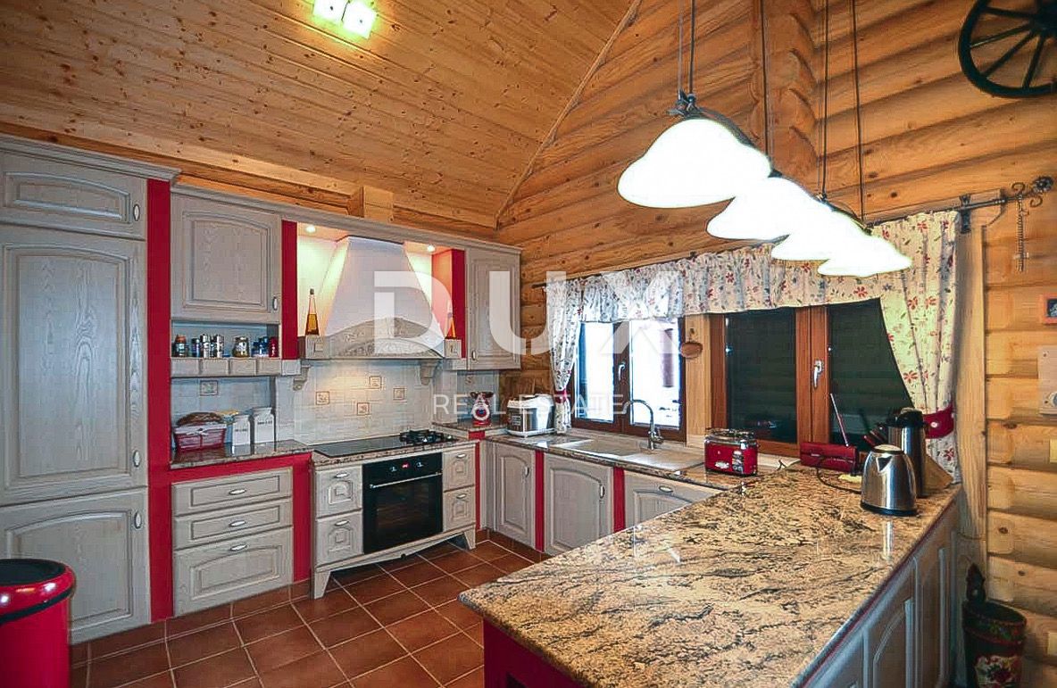 GORSKI KOTAR, RAVNA GORA - Čudovita počitniška hiša, na samem s 5.474 m2 ograjenega zemljišča