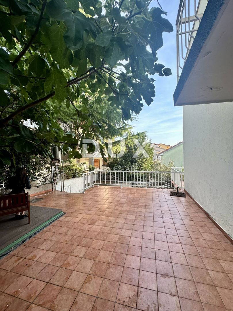 CRIKVENICA, SELCE - Hiša v središču Selca, s pogledom na morje