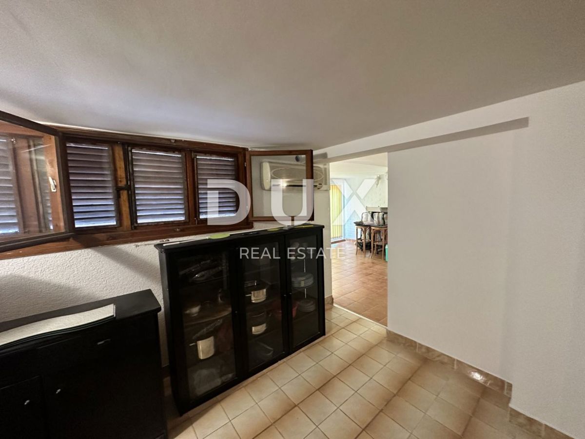 CRIKVENICA, SELCE - Hiša v središču Selca, s pogledom na morje