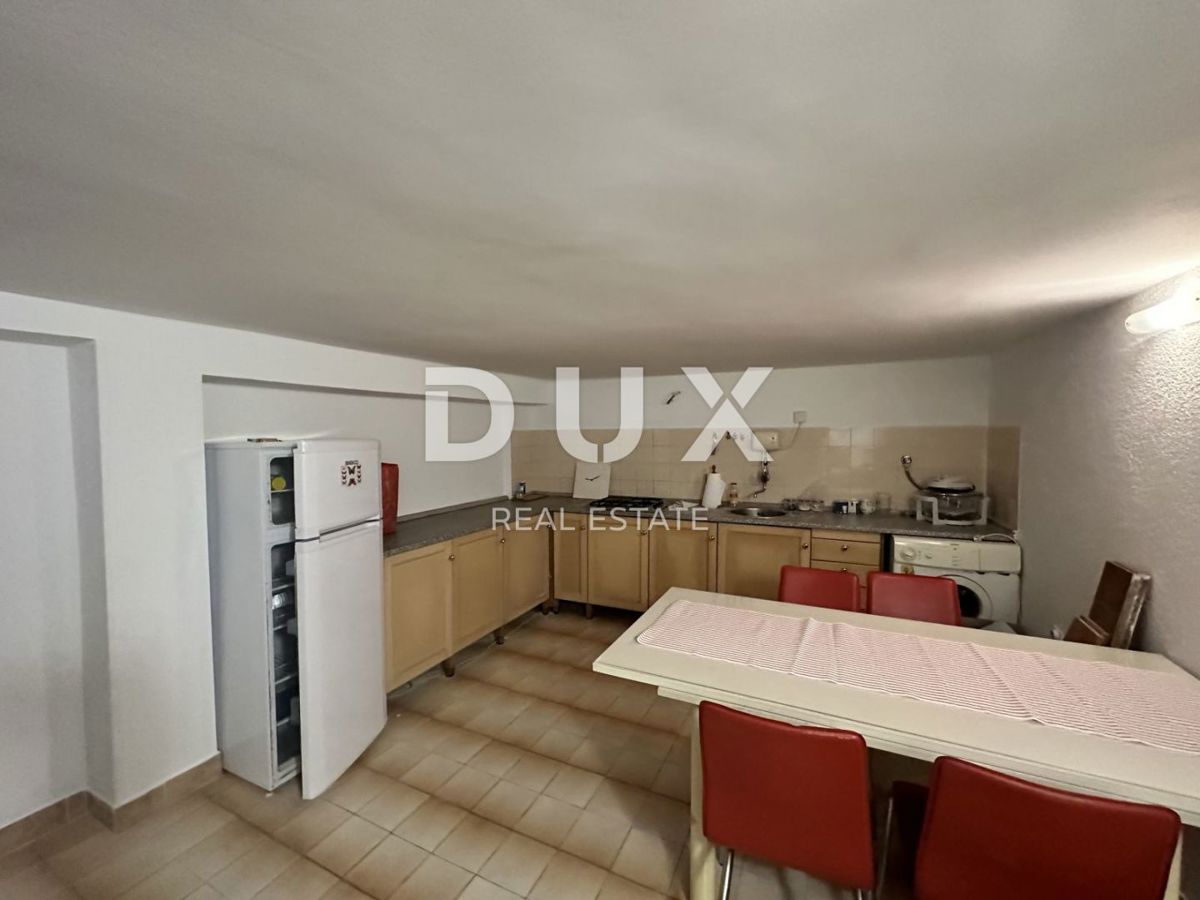 CRIKVENICA, SELCE - Hiša v središču Selca, s pogledom na morje