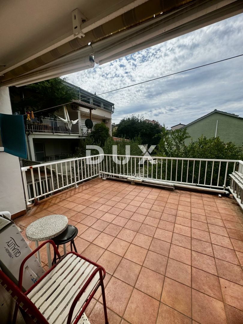 CRIKVENICA, SELCE - Hiša v središču Selca, s pogledom na morje