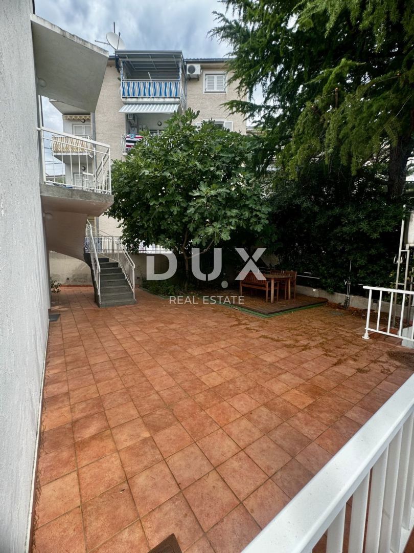 CRIKVENICA, SELCE - Hiša v središču Selca, s pogledom na morje