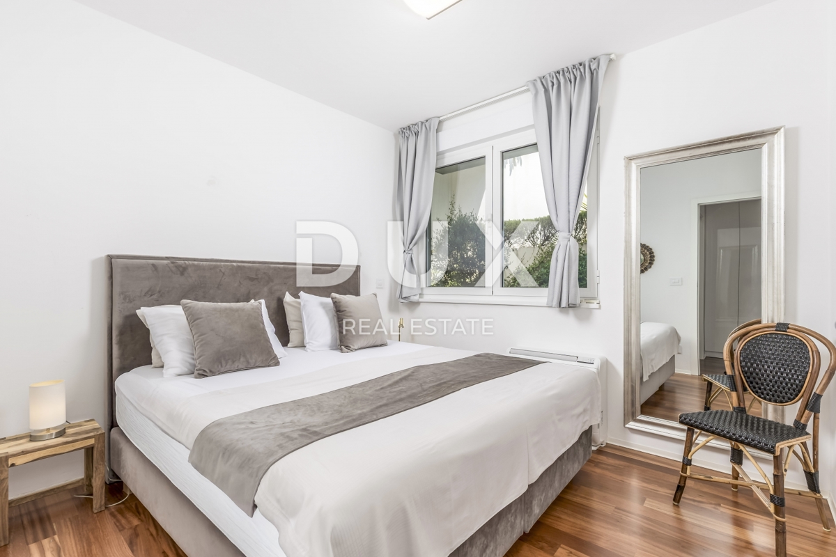 OPATIJA, IČIĆI - stanovanje 79m2 z vrtom v novejši stavbi z bazenom na strehi, pogled na morje, parking