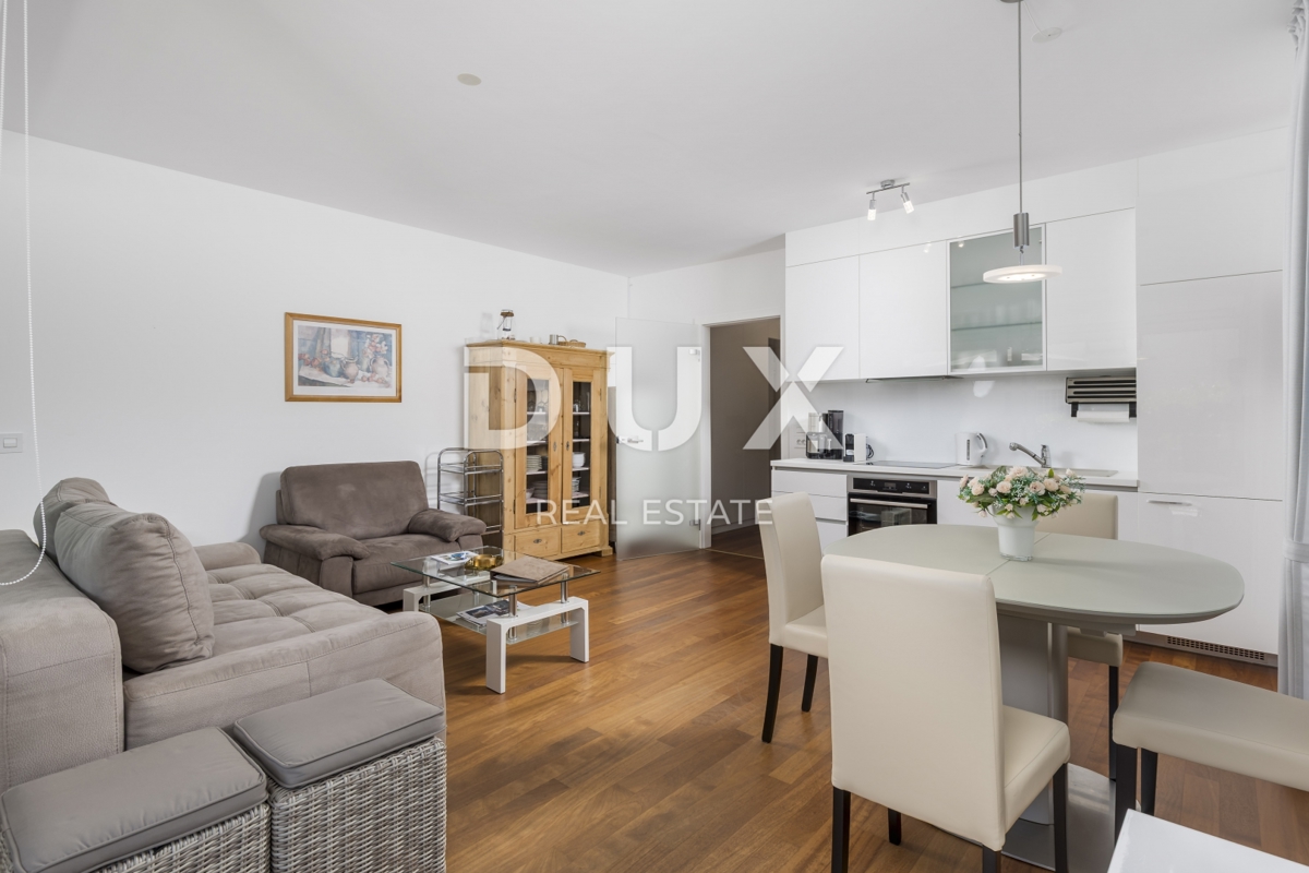 OPATIJA, IČIĆI - stanovanje 79m2 z vrtom v novejši stavbi z bazenom na strehi, pogled na morje, parking