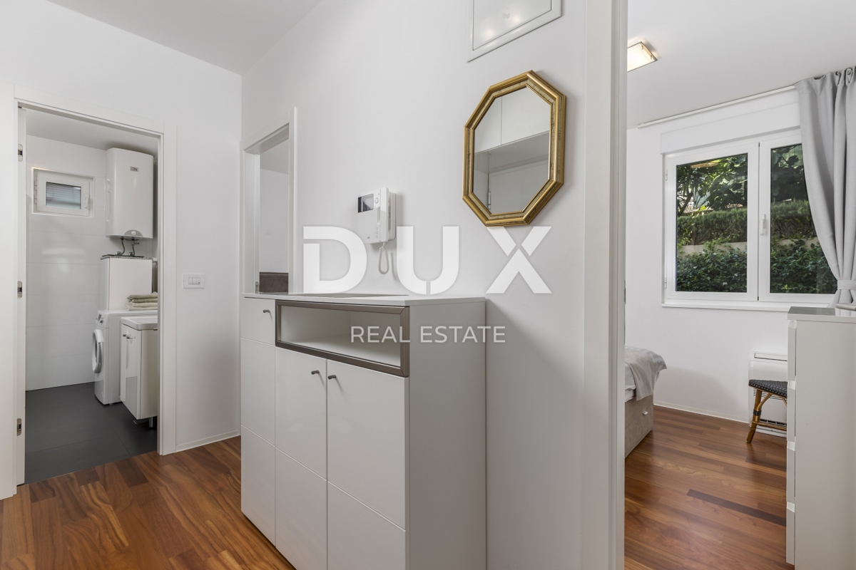 OPATIJA, IČIĆI - stanovanje 79m2 z vrtom v novejši stavbi z bazenom na strehi, pogled na morje, parking