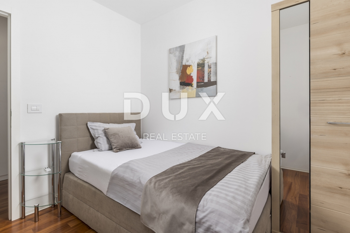 OPATIJA, IČIĆI - stanovanje 79m2 z vrtom v novejši stavbi z bazenom na strehi, pogled na morje, parking