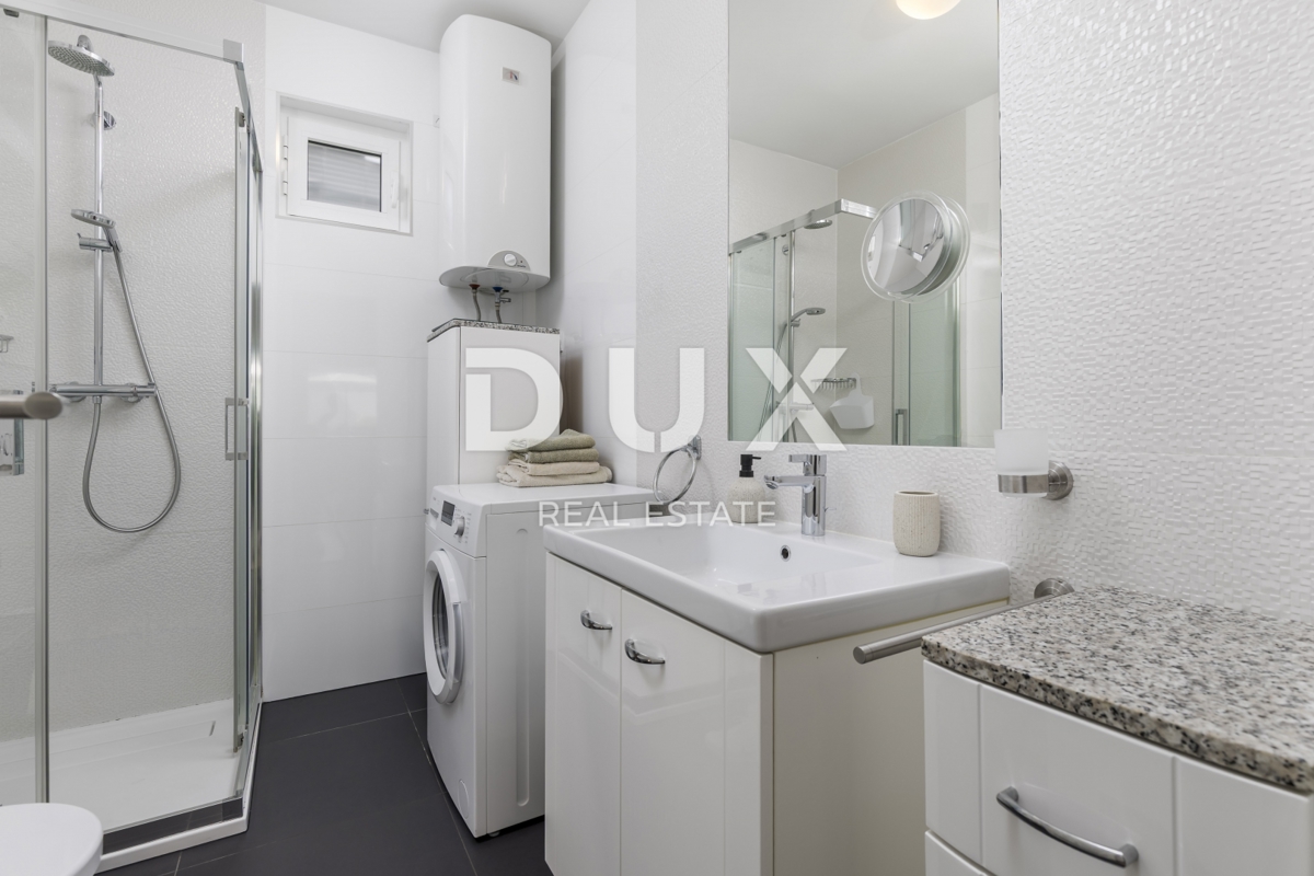 OPATIJA, IČIĆI - stanovanje 79m2 z vrtom v novejši stavbi z bazenom na strehi, pogled na morje, parking