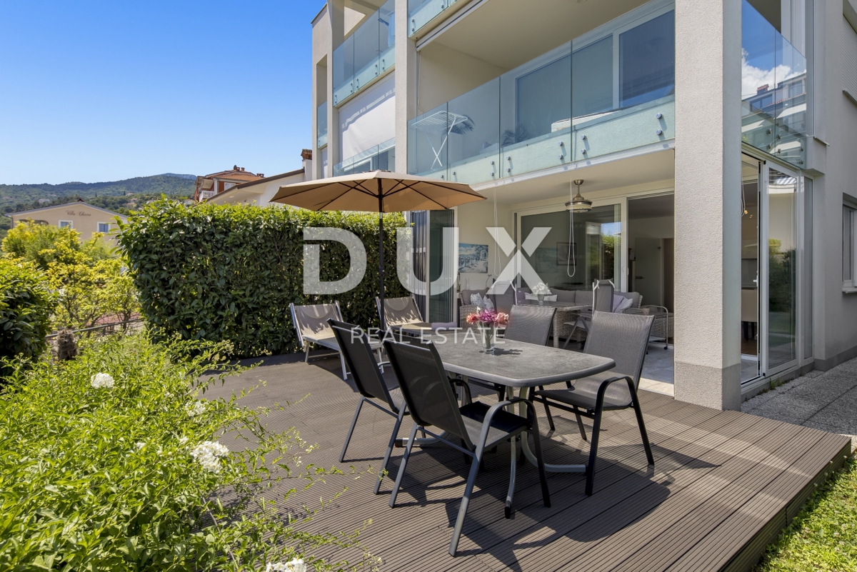 OPATIJA, IČIĆI - stanovanje 79m2 z vrtom v novejši stavbi z bazenom na strehi, pogled na morje, parking