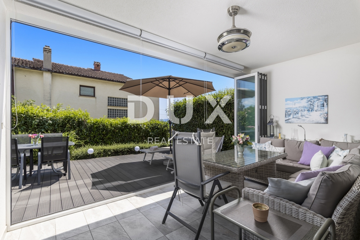 OPATIJA, IČIĆI - stanovanje 79m2 z vrtom v novejši stavbi z bazenom na strehi, pogled na morje, parking