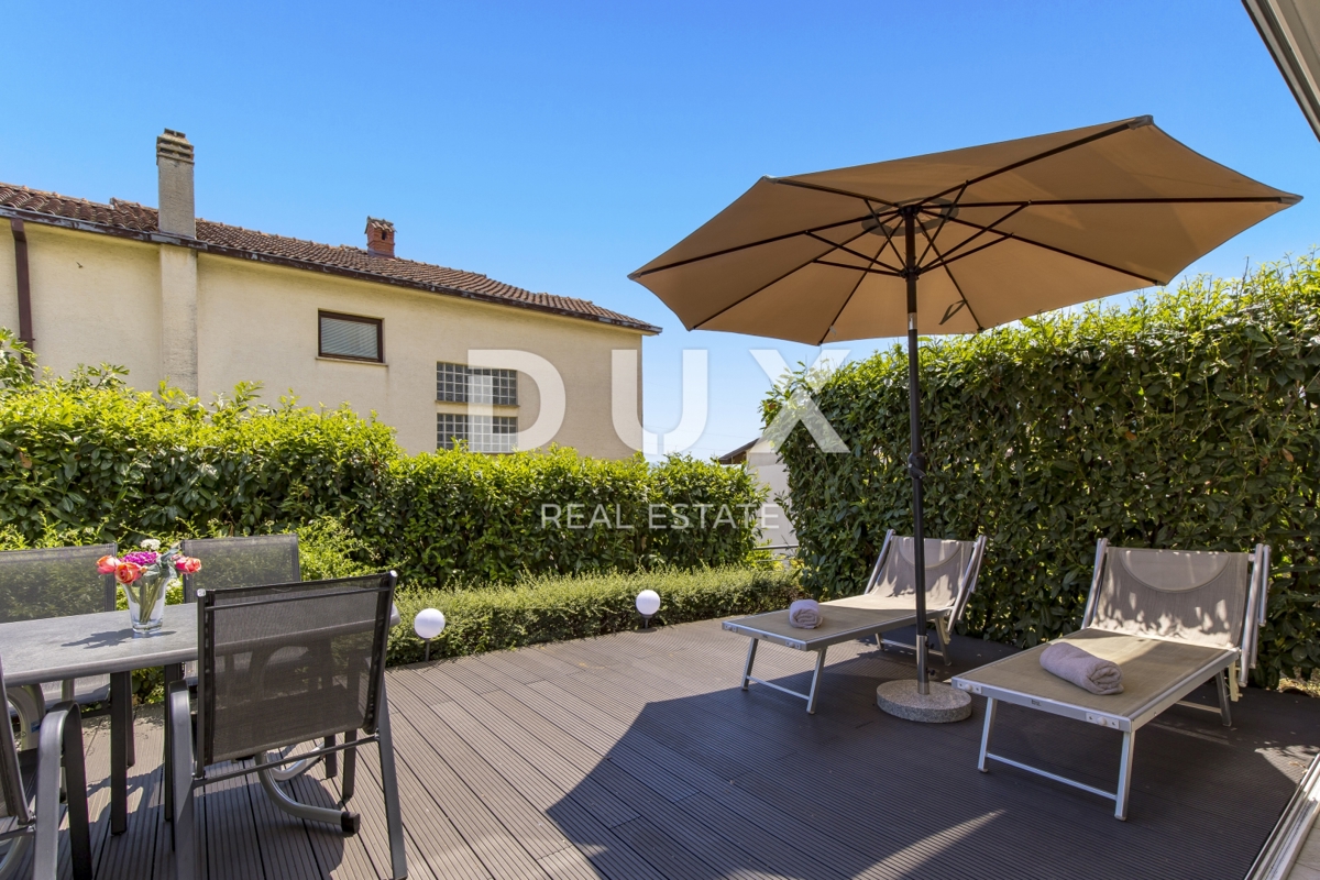 OPATIJA, IČIĆI - stanovanje 79m2 z vrtom v novejši stavbi z bazenom na strehi, pogled na morje, parking