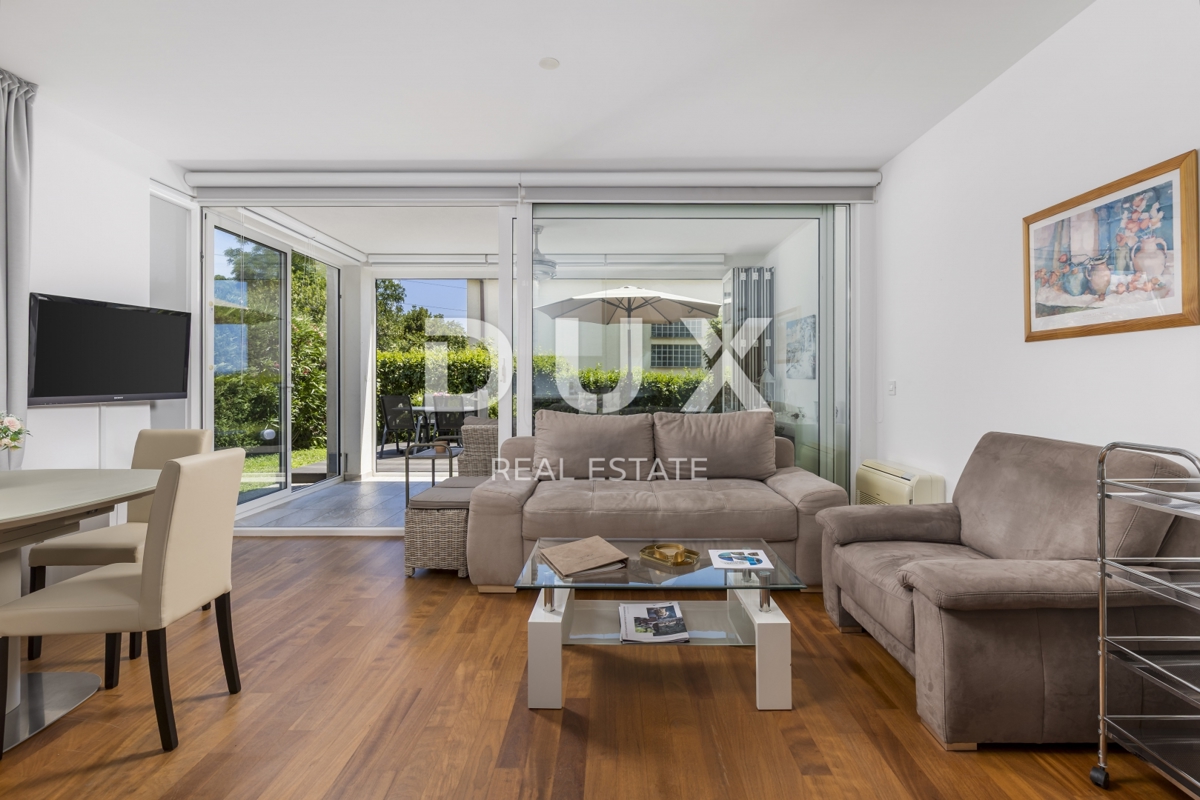 OPATIJA, IČIĆI - stanovanje 79m2 z vrtom v novejši stavbi z bazenom na strehi, pogled na morje, parking