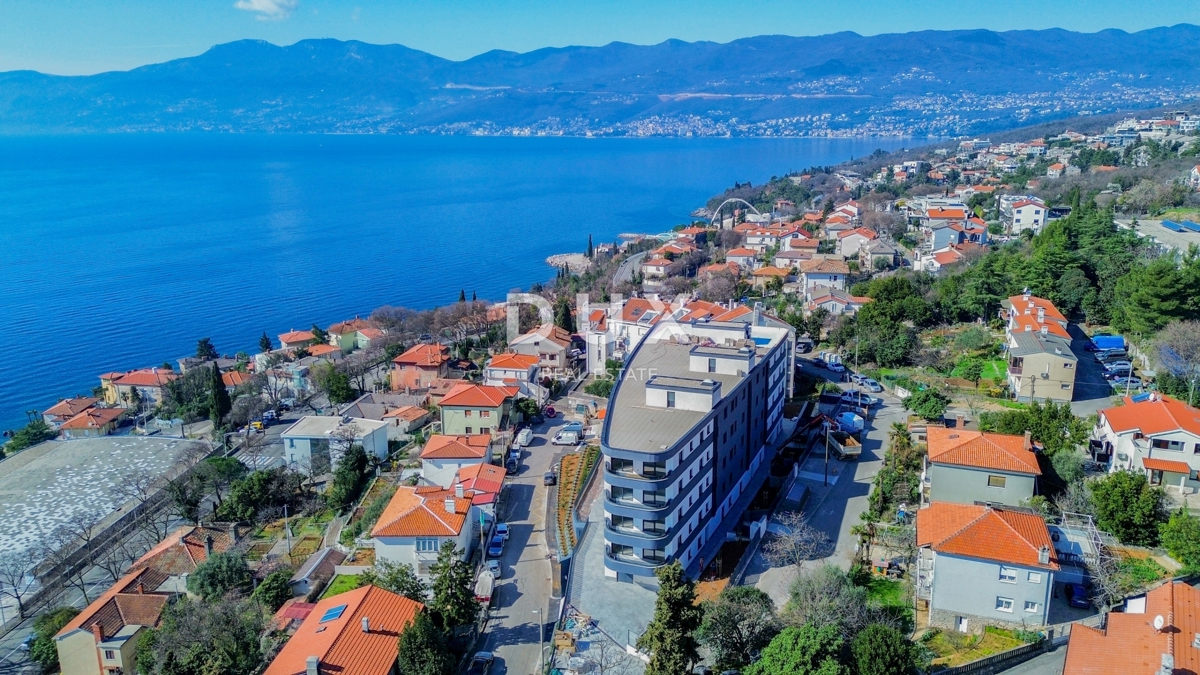 RIJEKA, KANTRIDA - 94m2 veliko stanovanje v luksuzni novogradnji le 250 metrov od morja z garažo in panoramskim pogledom na morje