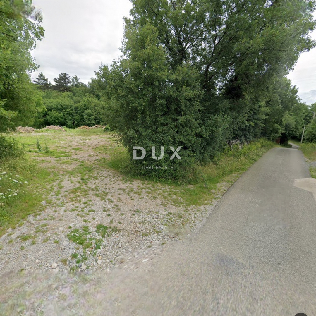 RIJEKA, GROBNIK - gradbeno zemljišče 736m2 za družinsko hišo/stanovanja/za najem ali počitniške hiše z bazenom